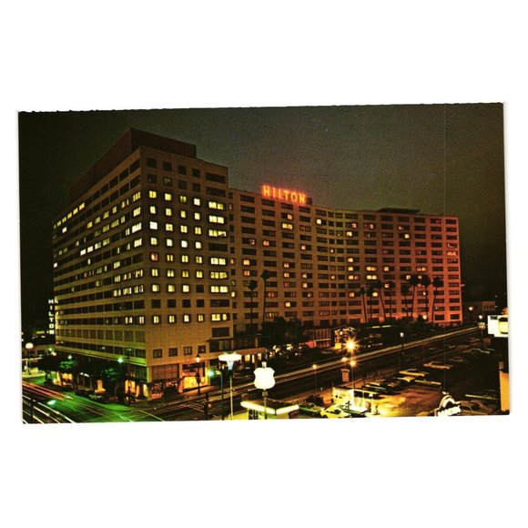 Vintage Postcard Hilton California Los Angeles Wilshire Boulevard Hotel Motel - Picture 1 of 2